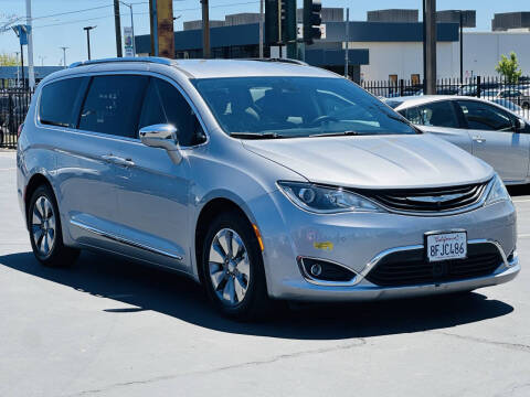 2018 Chrysler Pacifica Hybrid Limited