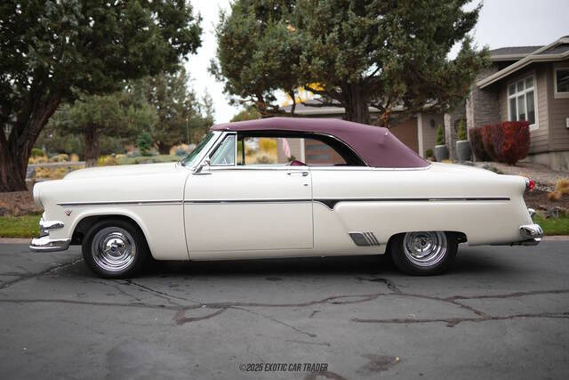 1954 Ford Crestline