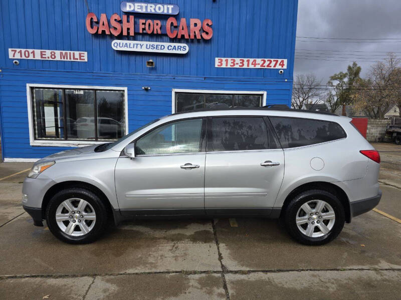 2011 Chevrolet Traverse 1LT photo 2