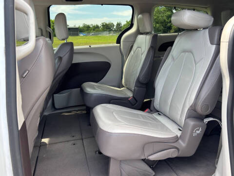 2017 Chrysler Pacifica Touring-L