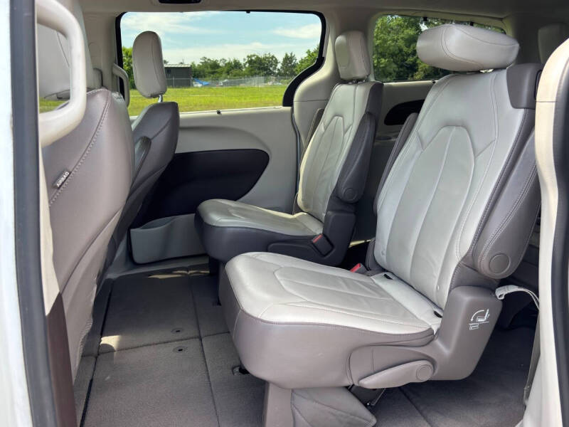 2017 Chrysler Pacifica Touring-L