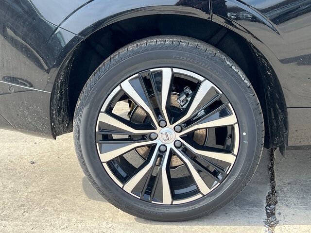 2025 Volvo XC60 B5 Plus Dark Theme