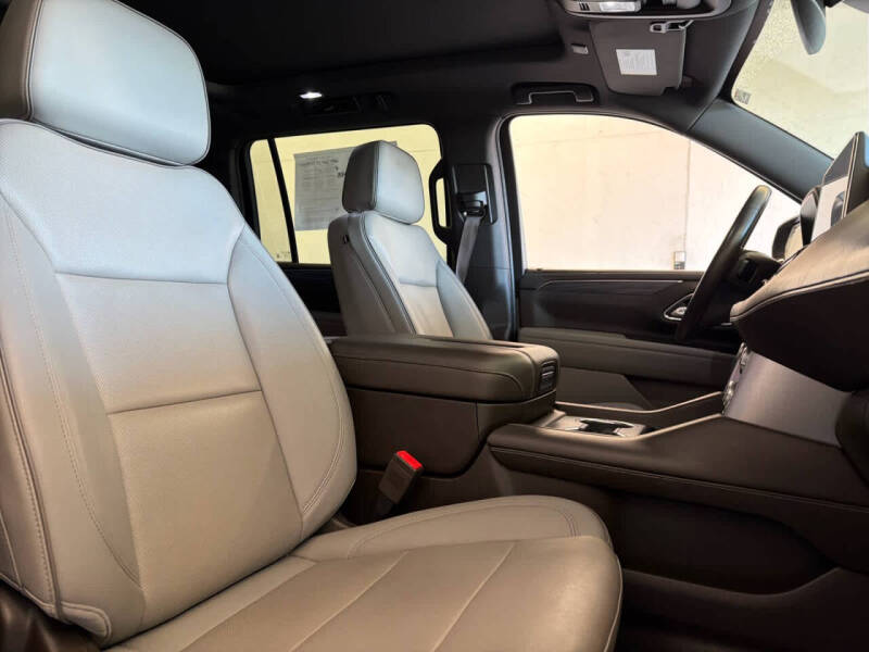 2023 GMC Yukon XL SLT