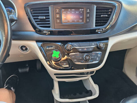 2017 Chrysler Pacifica Touring-L