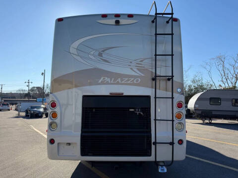 2012 Freightliner XCS Chassis