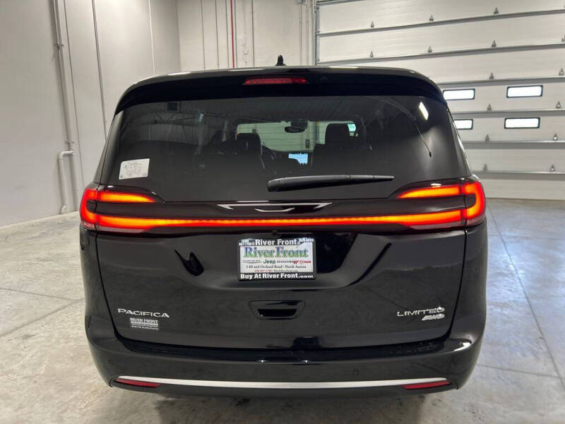 2027 Chrysler Pacifica Limited