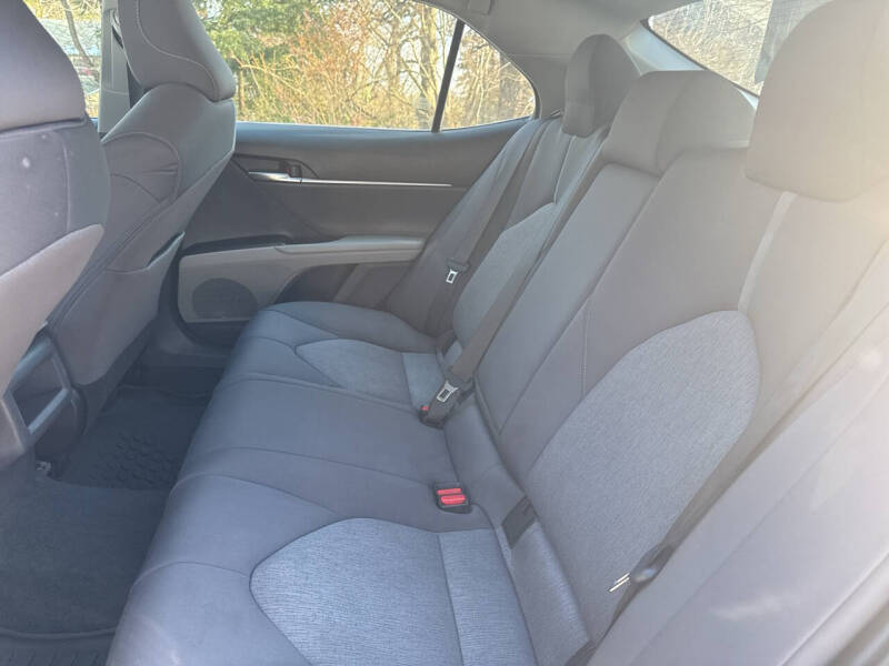 2022 Toyota Camry Hybrid LE