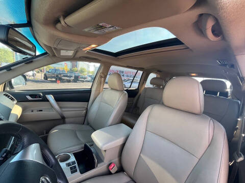 2012 Toyota Highlander SE