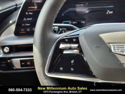 2024 Cadillac LYRIQ Luxury 1