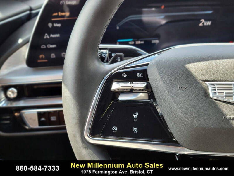 2024 Cadillac LYRIQ Luxury 1