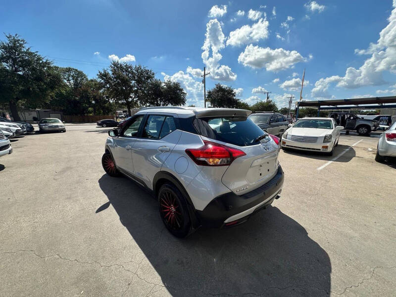 2020 Nissan Kicks SR