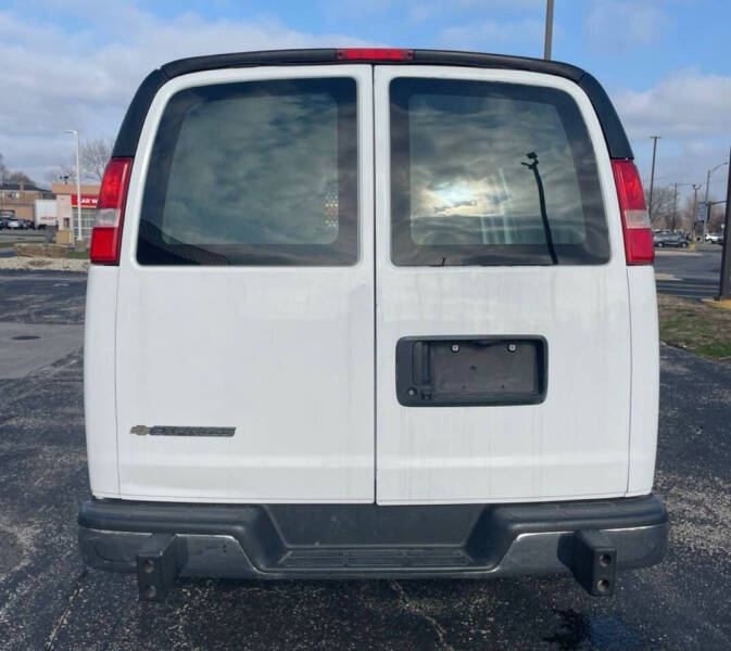 2022 Chevrolet Express 2500