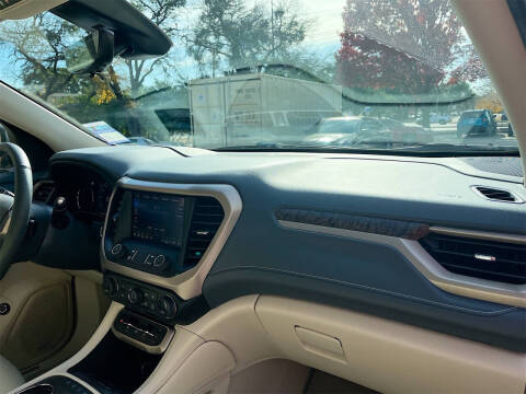 2023 GMC Acadia Denali