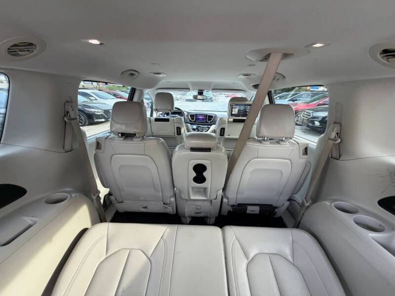2017 Chrysler Pacifica Touring-L Plus