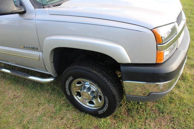 2004 Chevrolet Silverado 2500HD LS photo 5