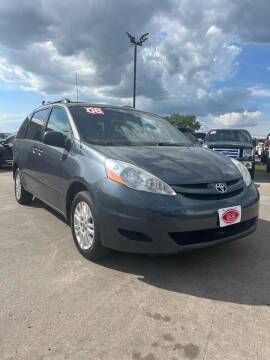2008 Toyota Sienna for sale at UNITED AUTO INC in South Sioux City NE