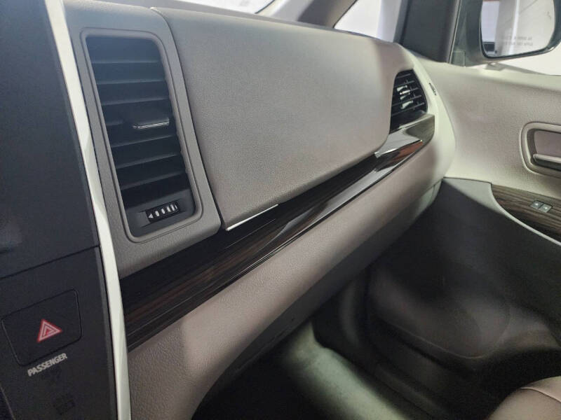 2017 Toyota Sienna XLE 8-Passenger