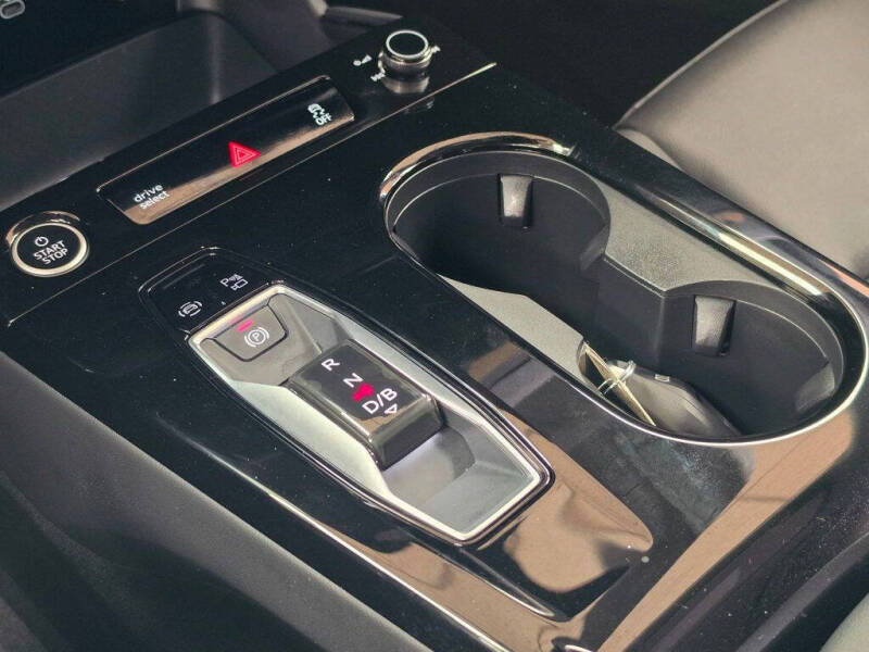 2025 Audi Q6 e-tron quattro Premium