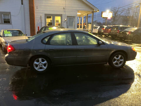 2004 Ford Taurus SE