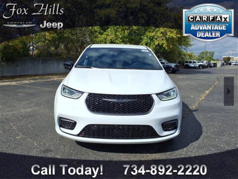 2026 Chrysler Pacifica Select