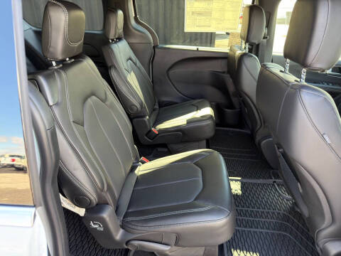 2026 Chrysler Voyager LX