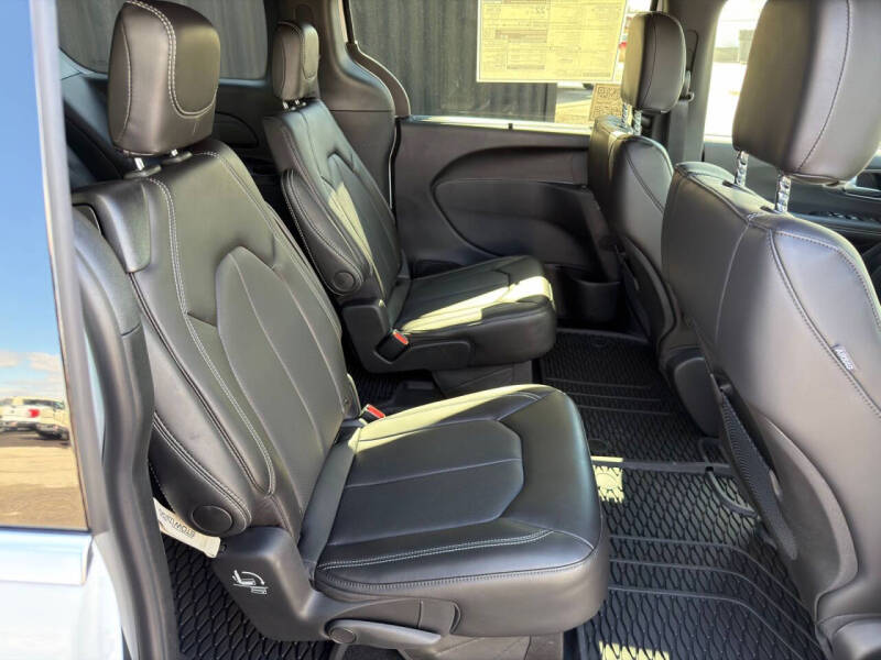 2026 Chrysler Voyager LX