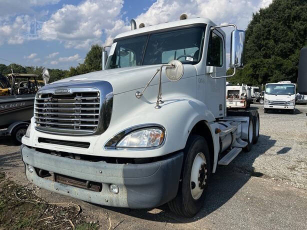2006 Freightliner Columbia 120
