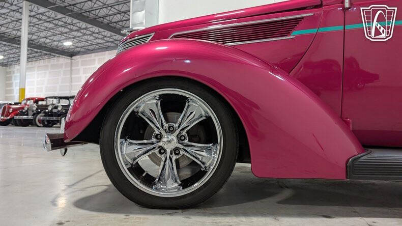 1937 Ford Tudor