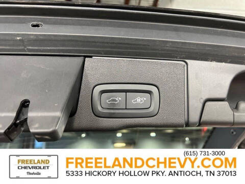 2023 Volvo XC60 B5 Plus Dark Theme