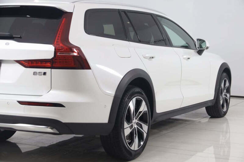 2024 Volvo V60 Cross Country B5 Plus