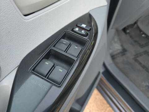 2012 Toyota Sienna LE 8-Passenger