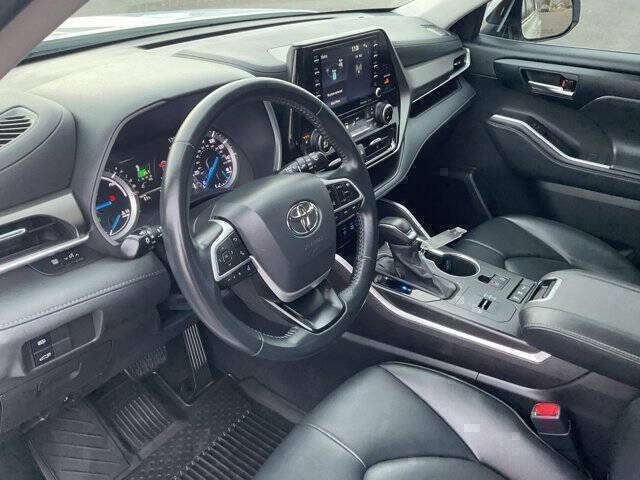 2022 Toyota Highlander Hybrid XLE