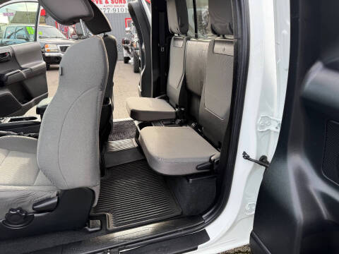 2022 Toyota Tacoma SR