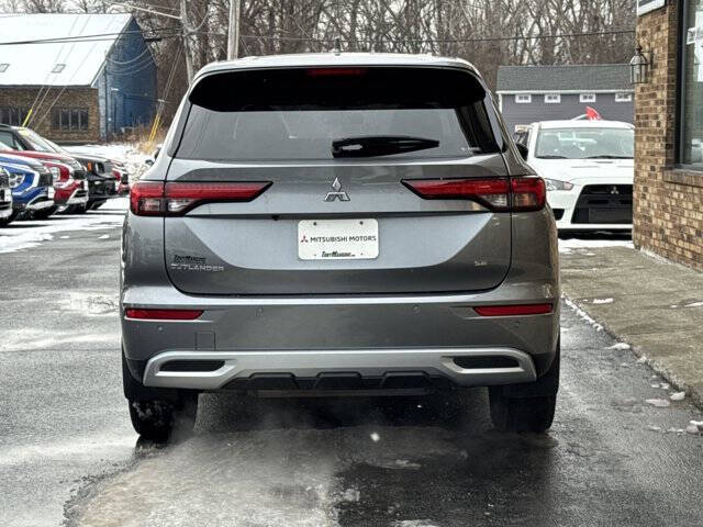 2022 Mitsubishi Outlander SE