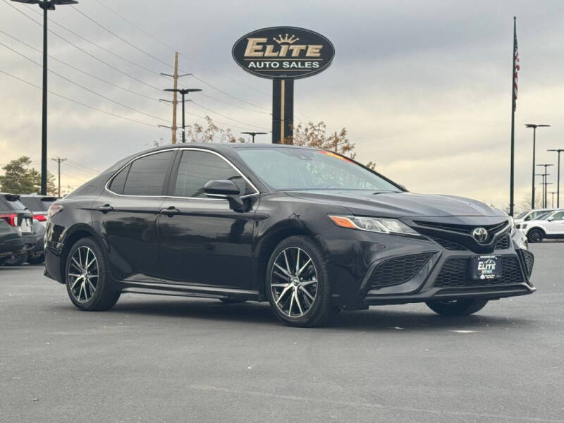 2022 Toyota Camry SE's photo