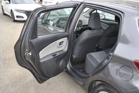 2017 Toyota Yaris 5-Door LE