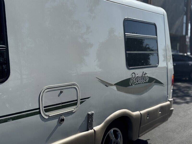 2002 Winnebago Rialta 22QD