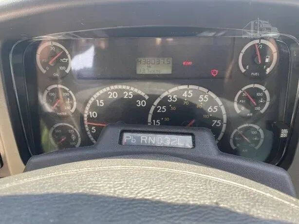 2009 Freightliner M2 106
