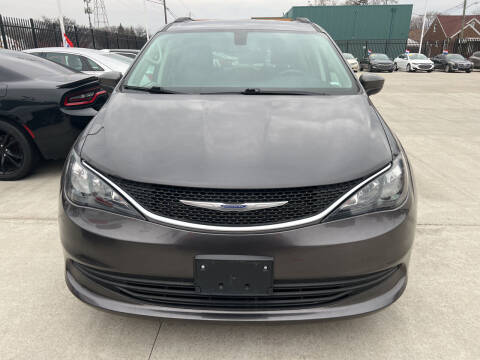 2020 Chrysler Voyager for sale at Julian Auto Sales in Warren MI