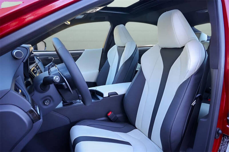 2025 Lexus ES 350 F SPORT Handling