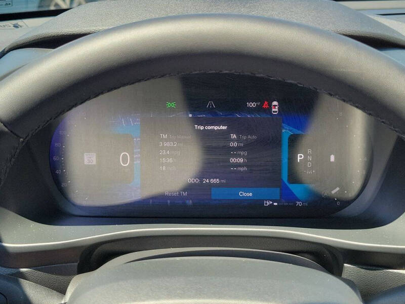 2023 Volvo XC40 B5 Plus Bright Theme