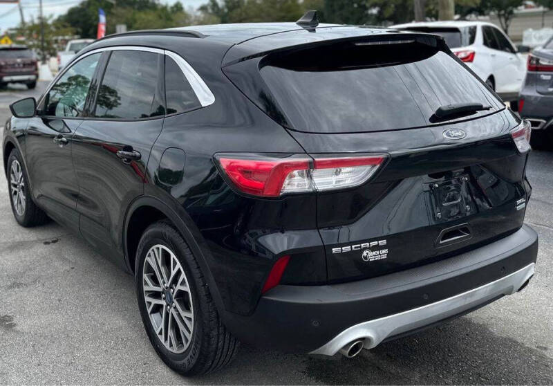 2020 Ford Escape SEL photo 3