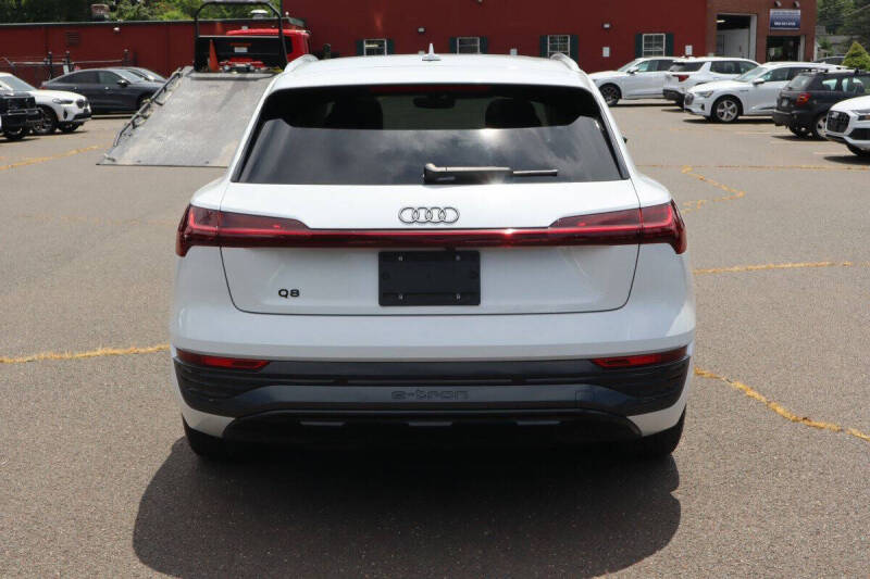 2024 Audi Q8 e-tron quattro Premium Plus
