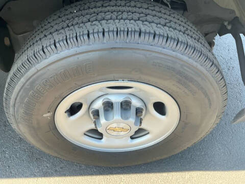 2025 Chevrolet Express LS 3500