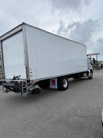 2023 Peterbilt 220