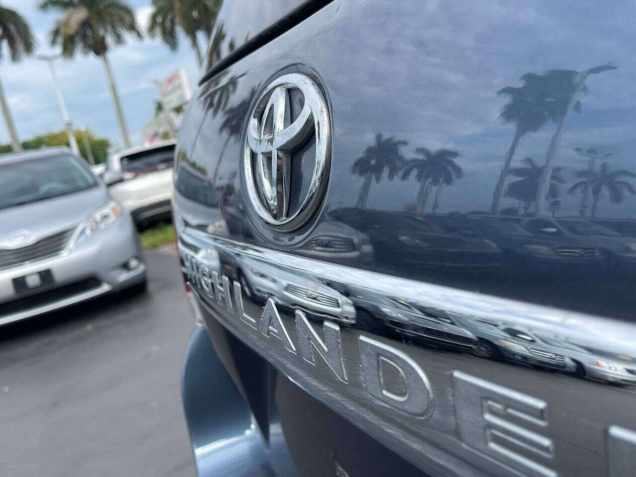 2011 Toyota Highlander  - $13,900