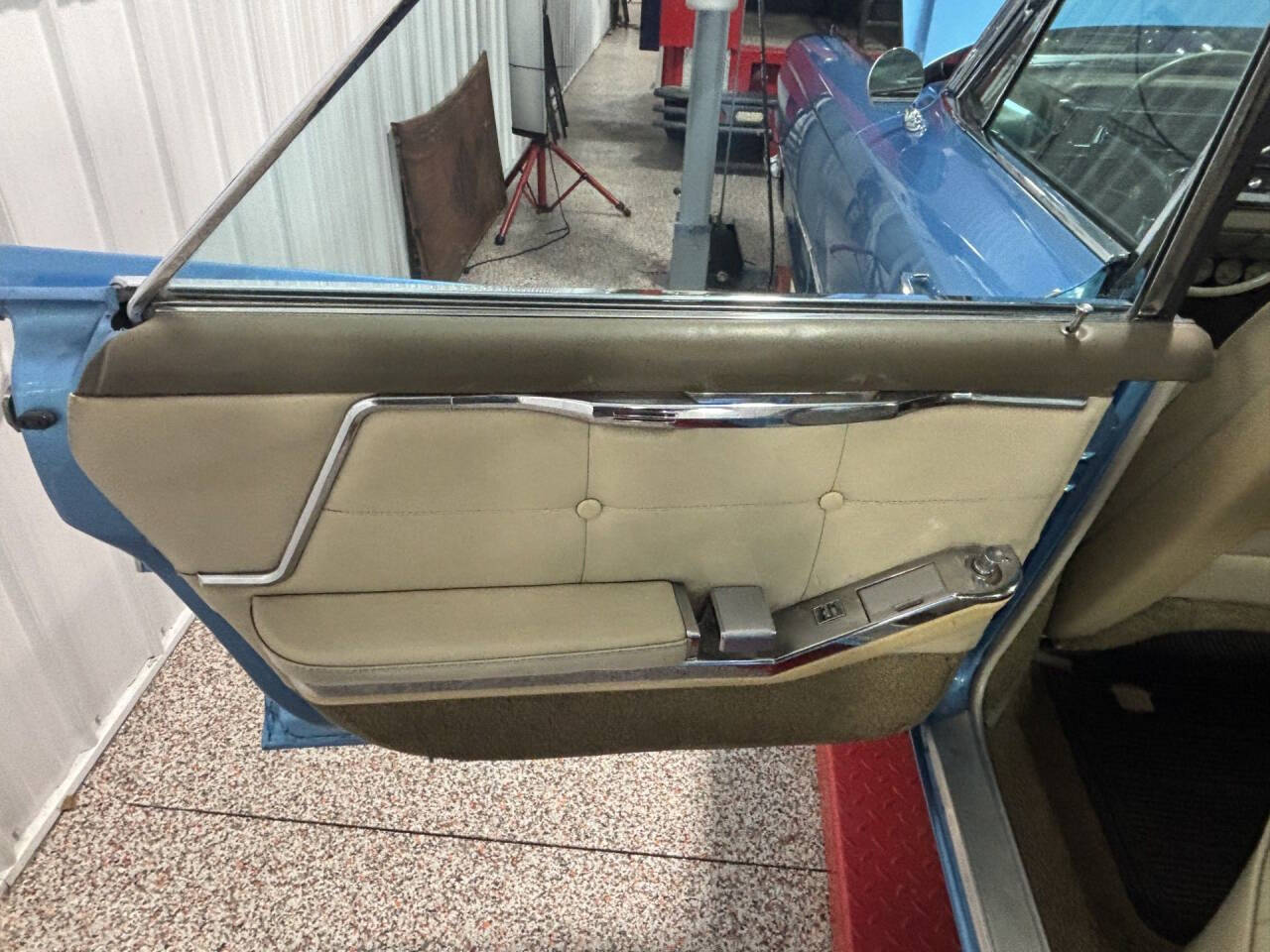1963 Cadillac DeVille 37