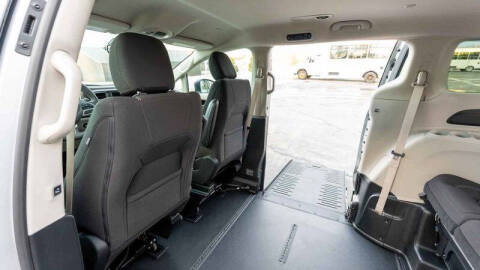 2024 Chrysler Voyager LX