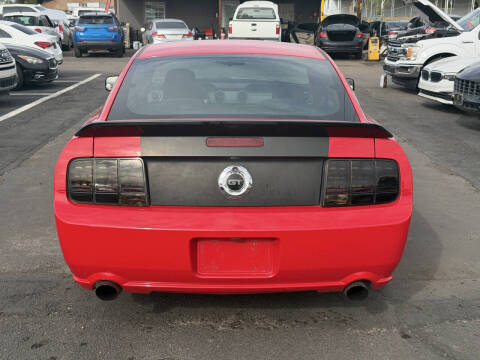 2005 Ford Mustang GT Deluxe