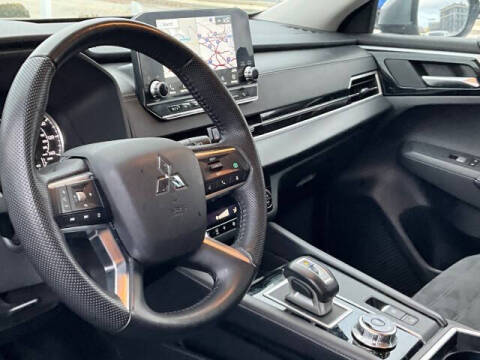 2023 Mitsubishi Outlander SE